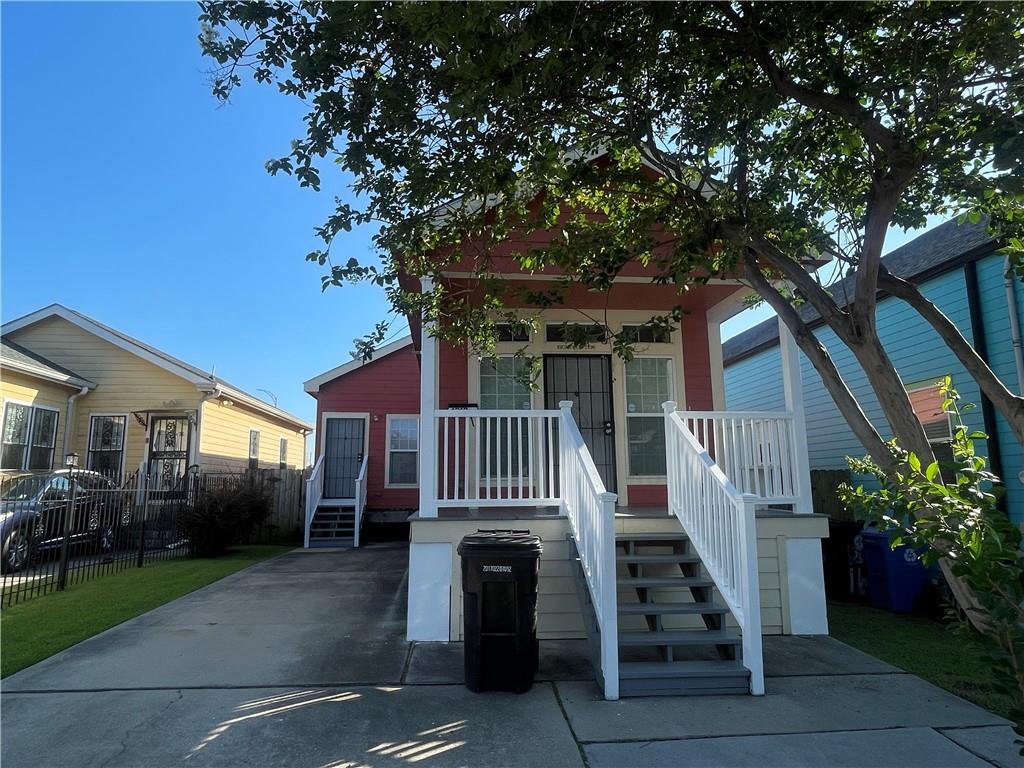 1810 DUMAINE Street