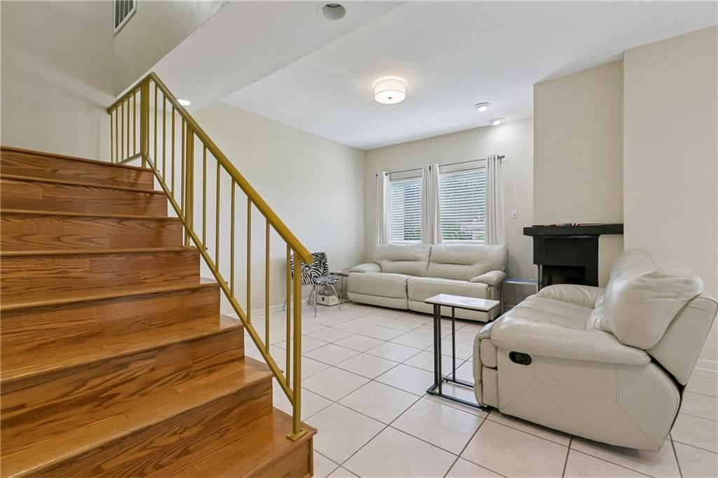 89 LAKE LYNN Drive 89