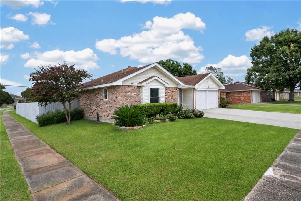 1924 HAMPTON Drive