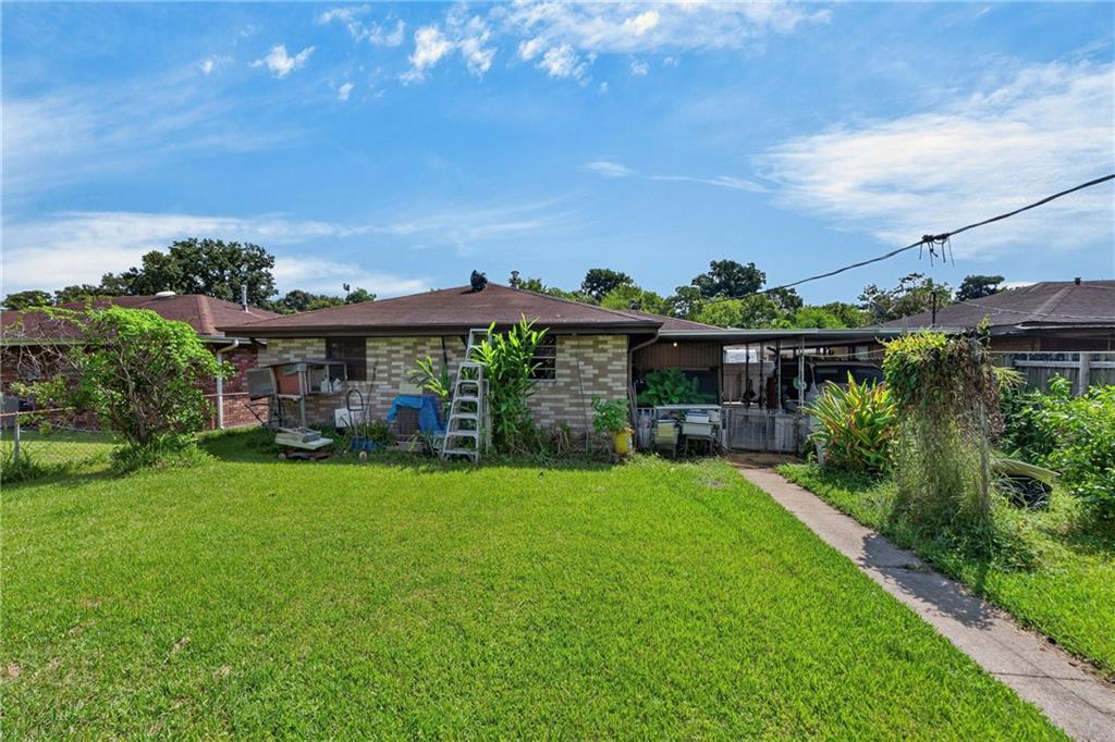 1832 REDWOOD Drive