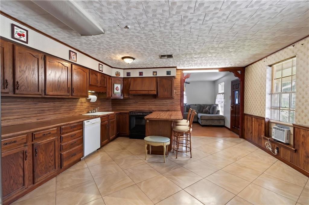 1832 REDWOOD Drive