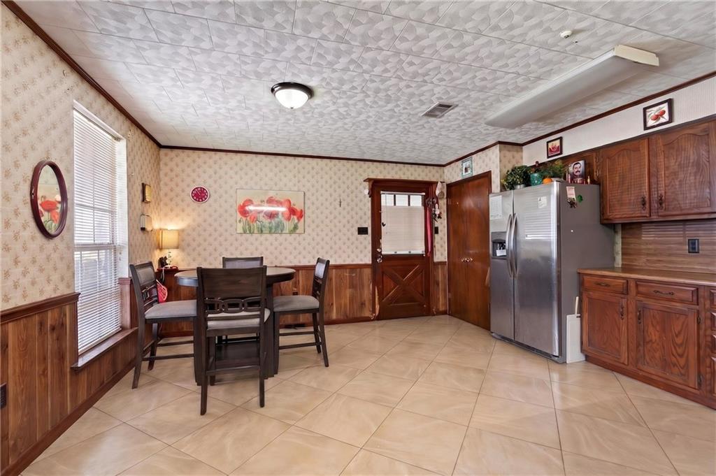 1832 REDWOOD Drive