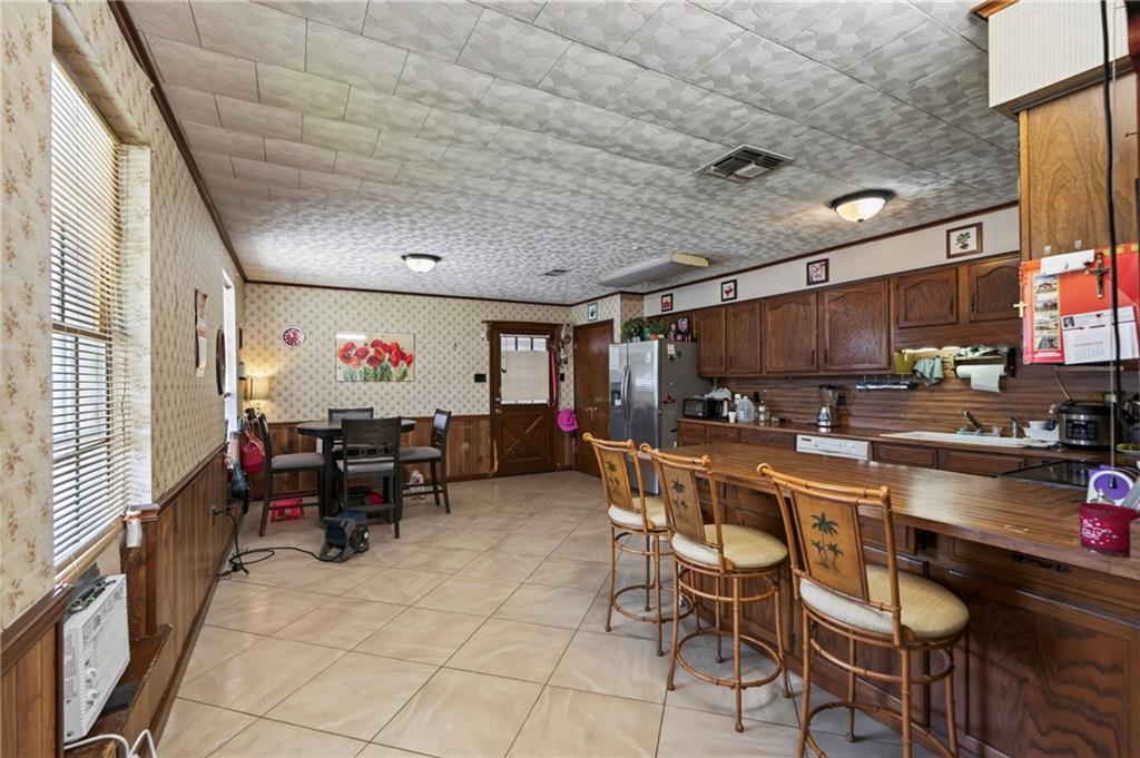 1832 REDWOOD Drive