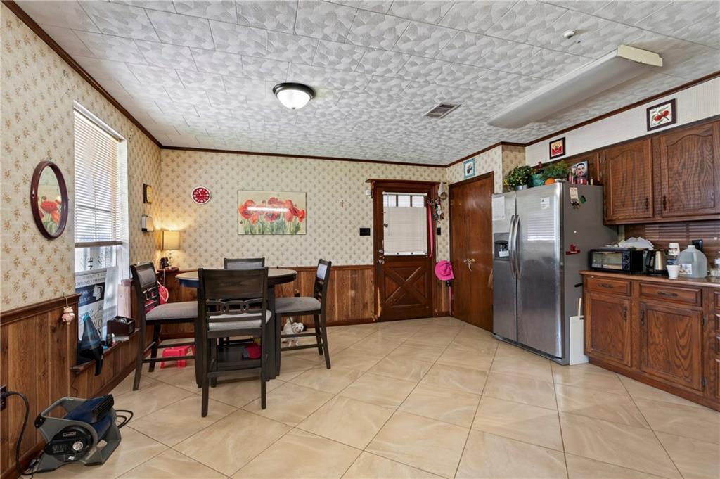 1832 REDWOOD Drive