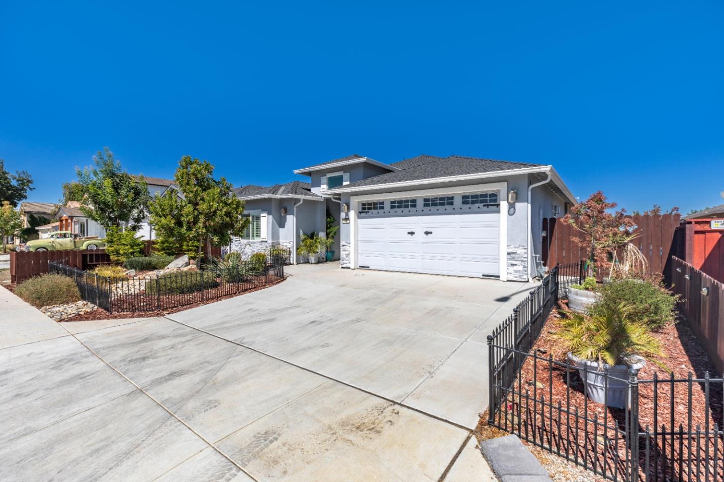 800 La Baig DR