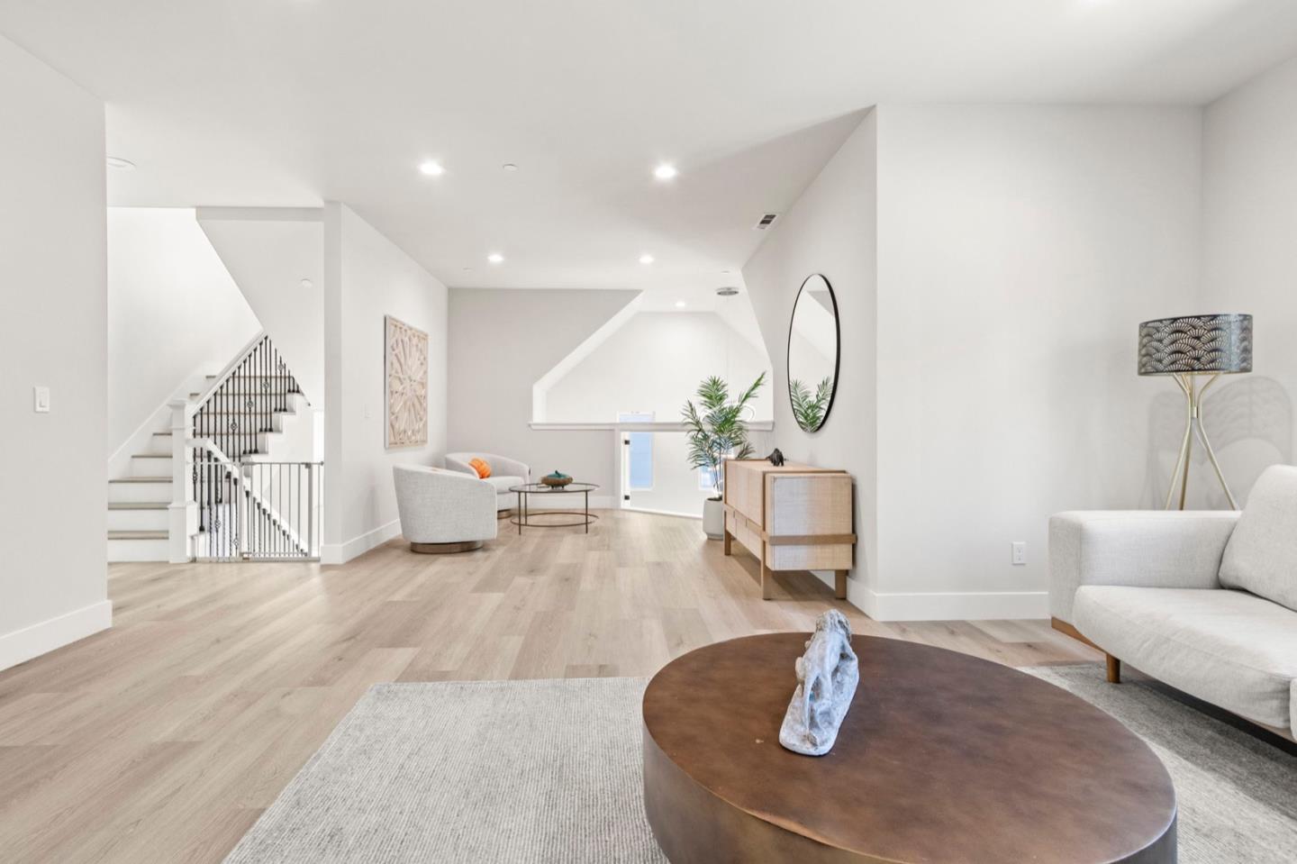 1566 Murphy AVE