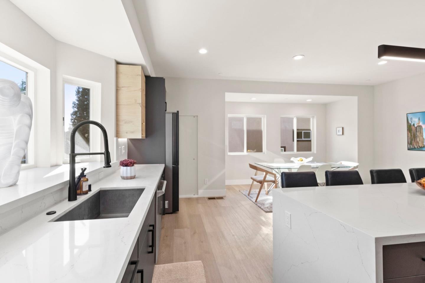 1566 Murphy AVE