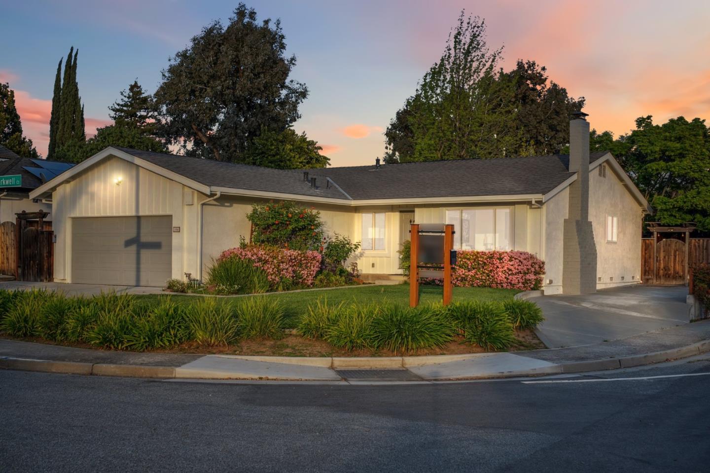 106 Parkwell CT