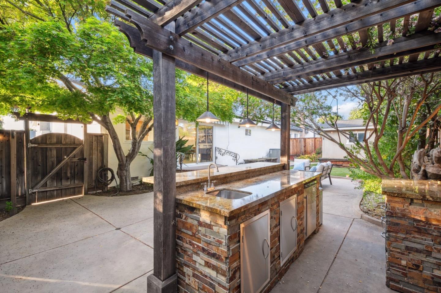 106 Parkwell CT