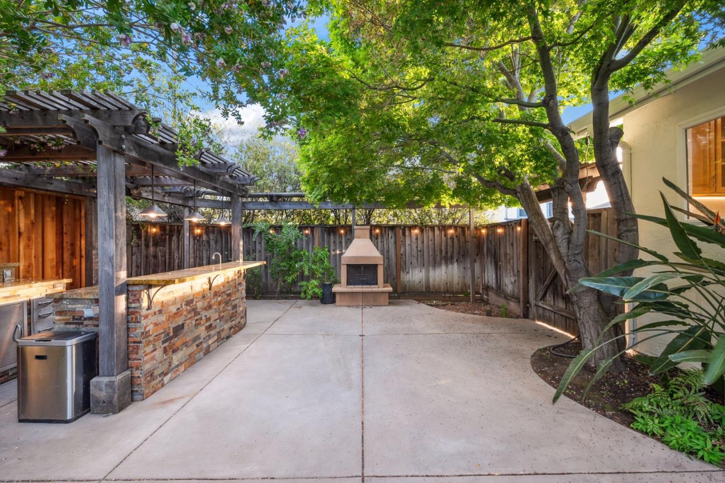 106 Parkwell CT
