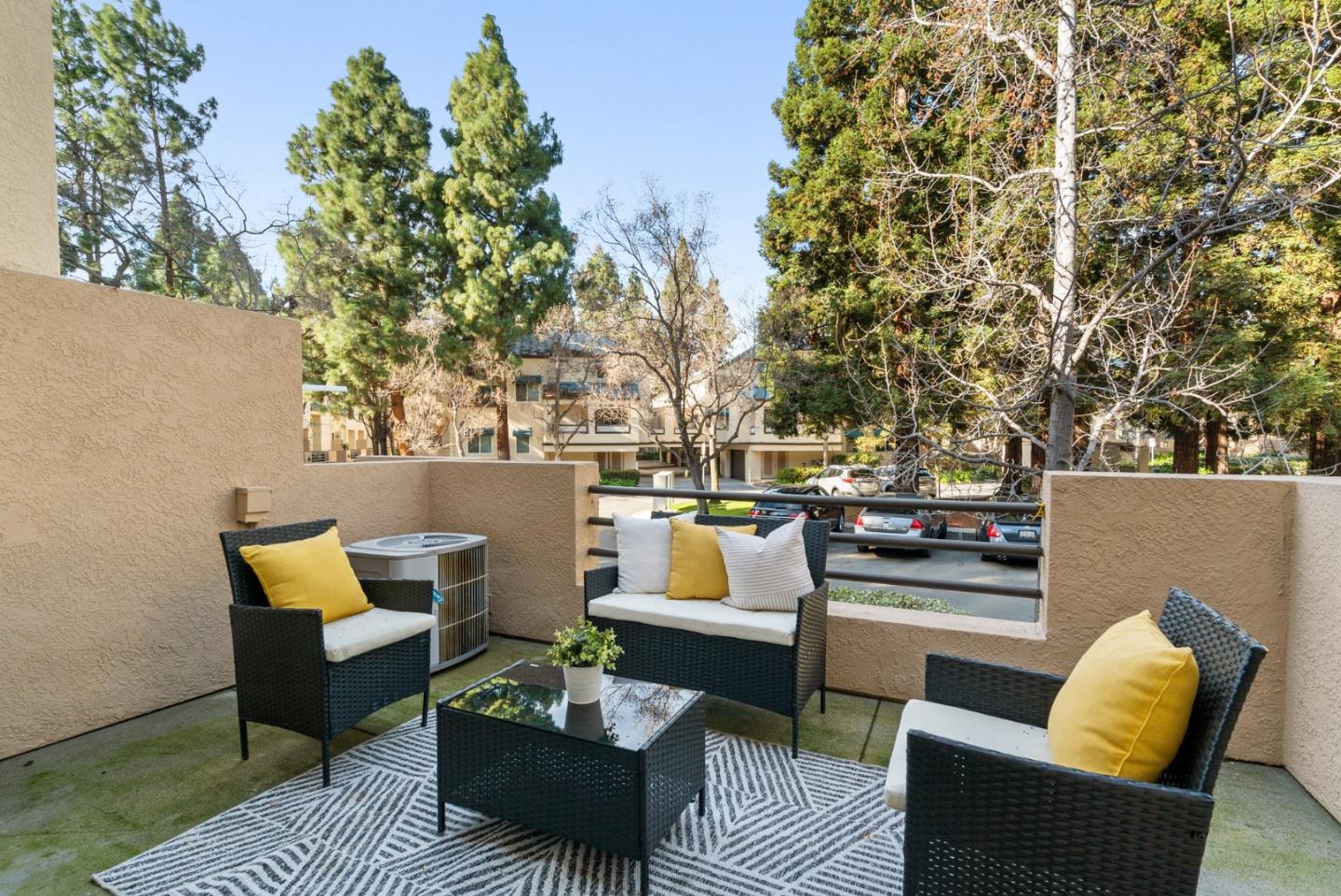 422 Galleria DR 7