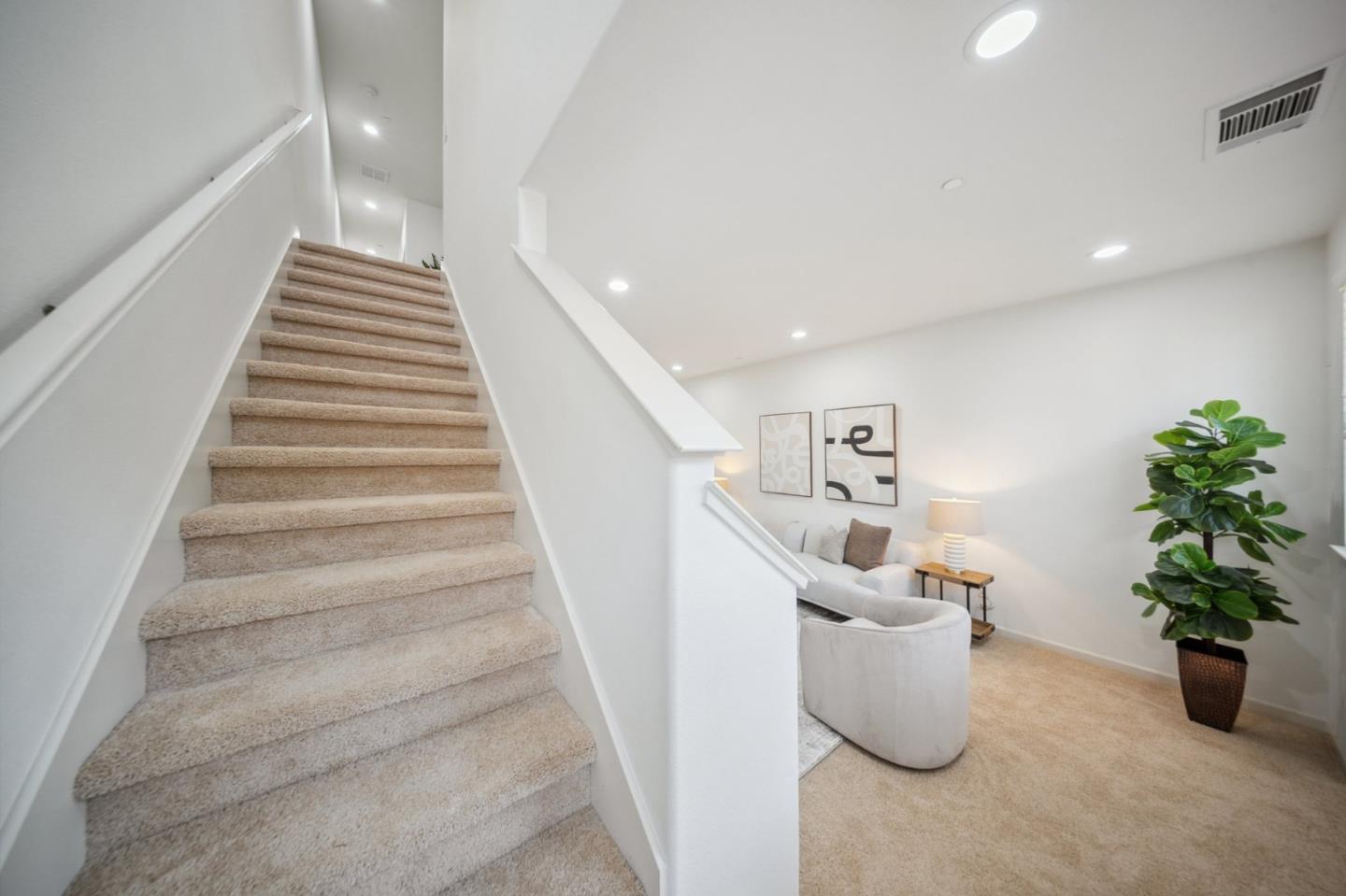 228 Sullivan WAY