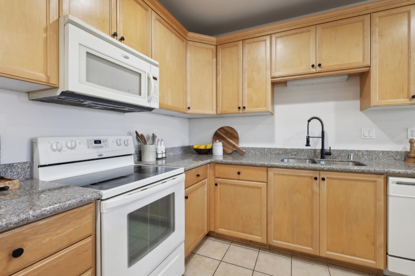 88 N Jackson AVE 321