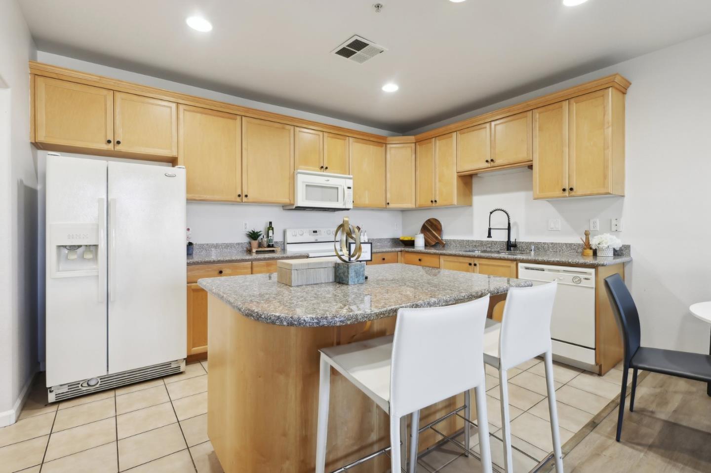 88 N Jackson AVE 321