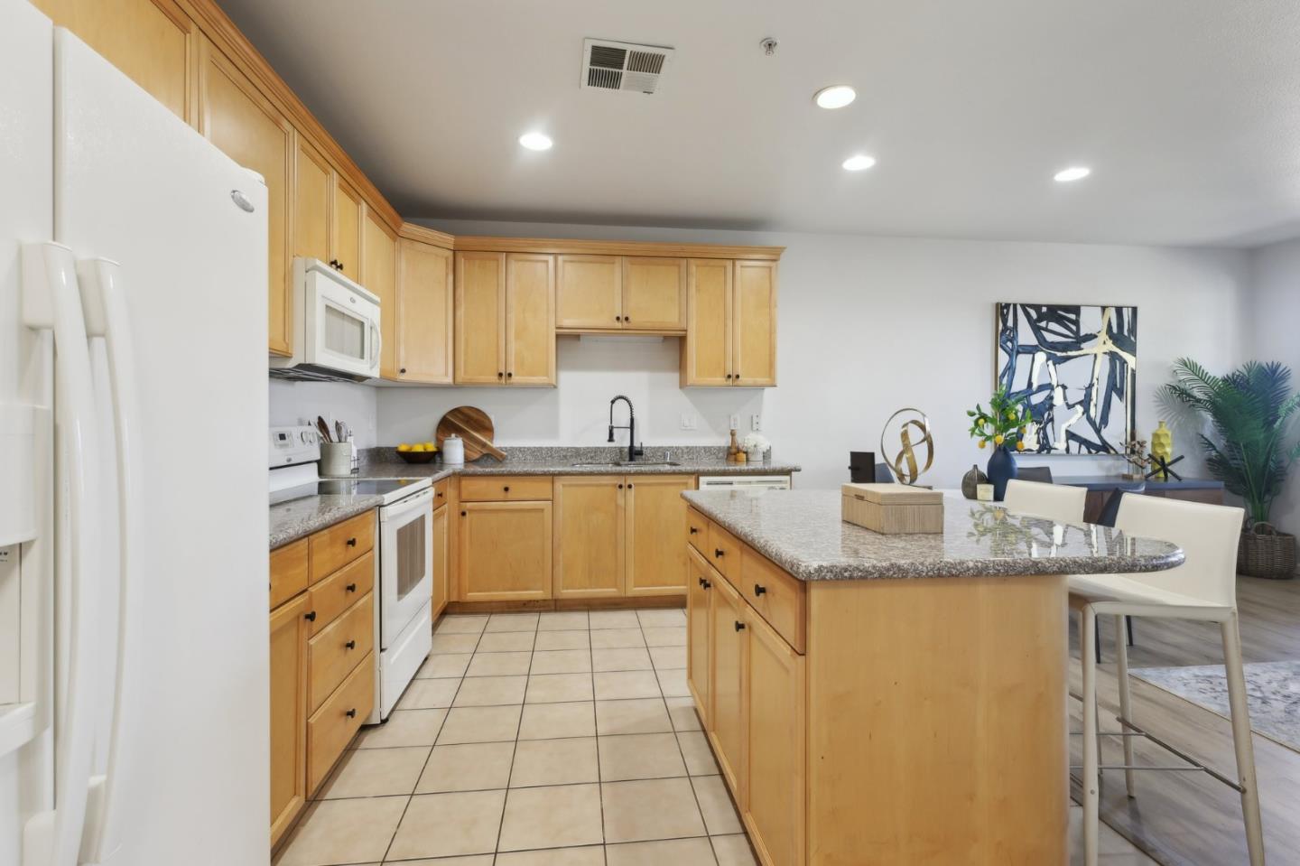 88 N Jackson AVE 321