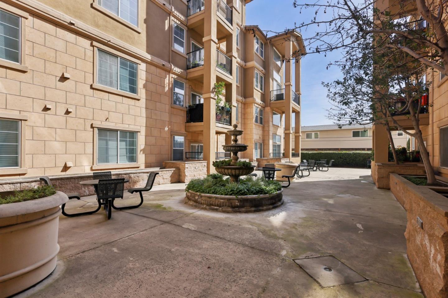 88 N Jackson AVE 321