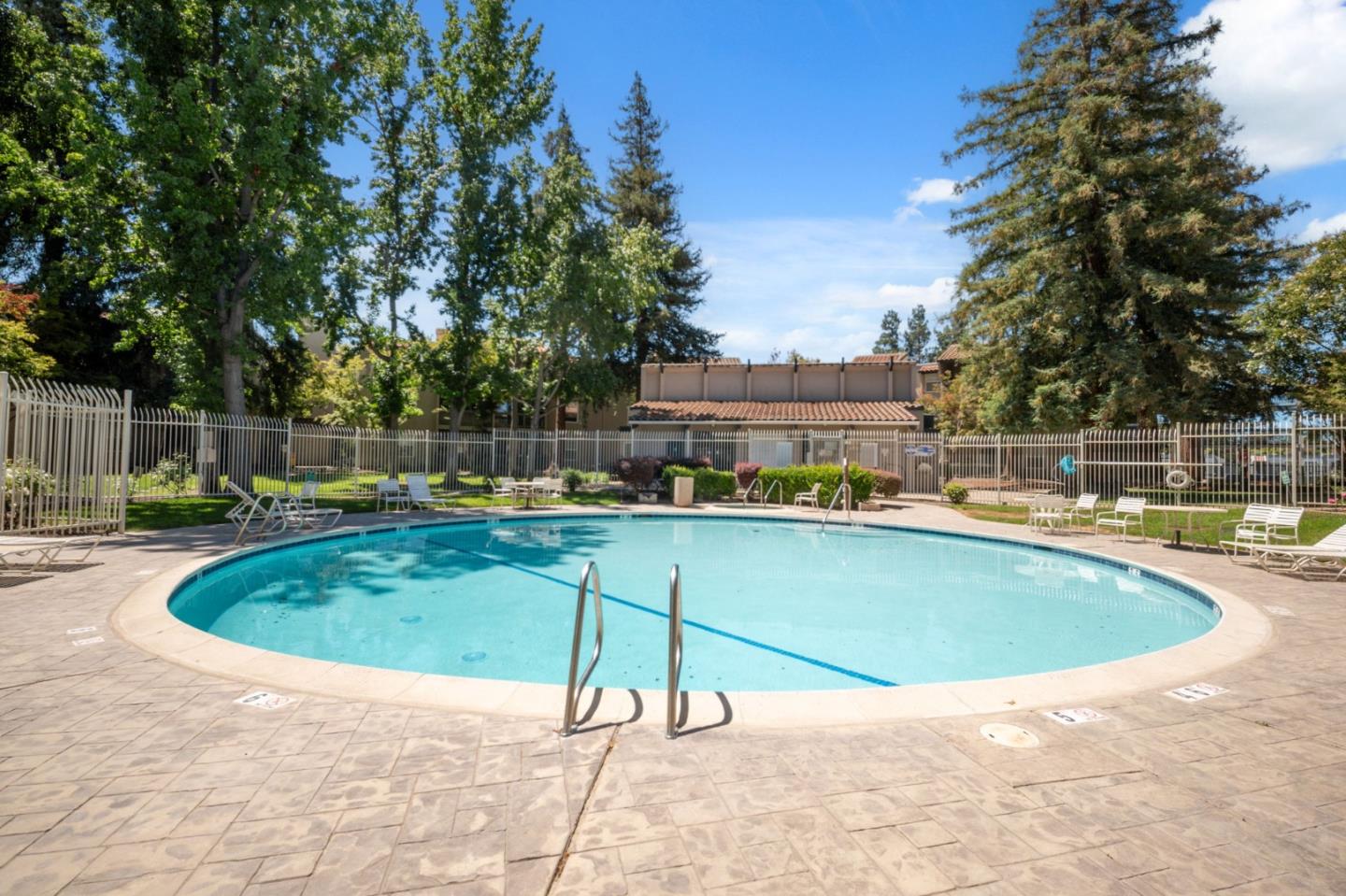 1087 Murrieta 242