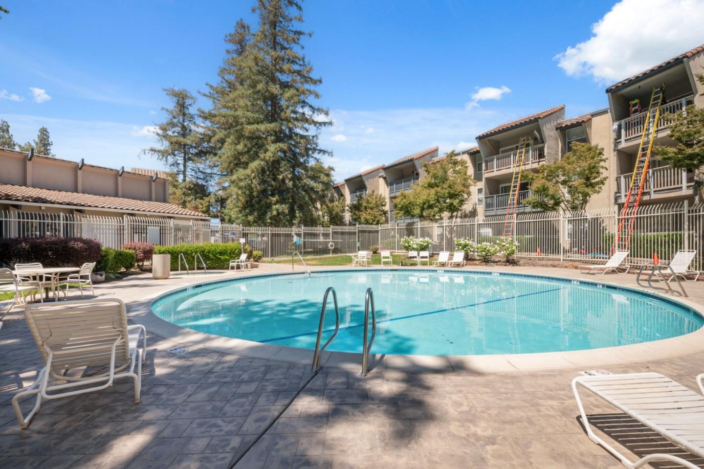1087 Murrieta 242