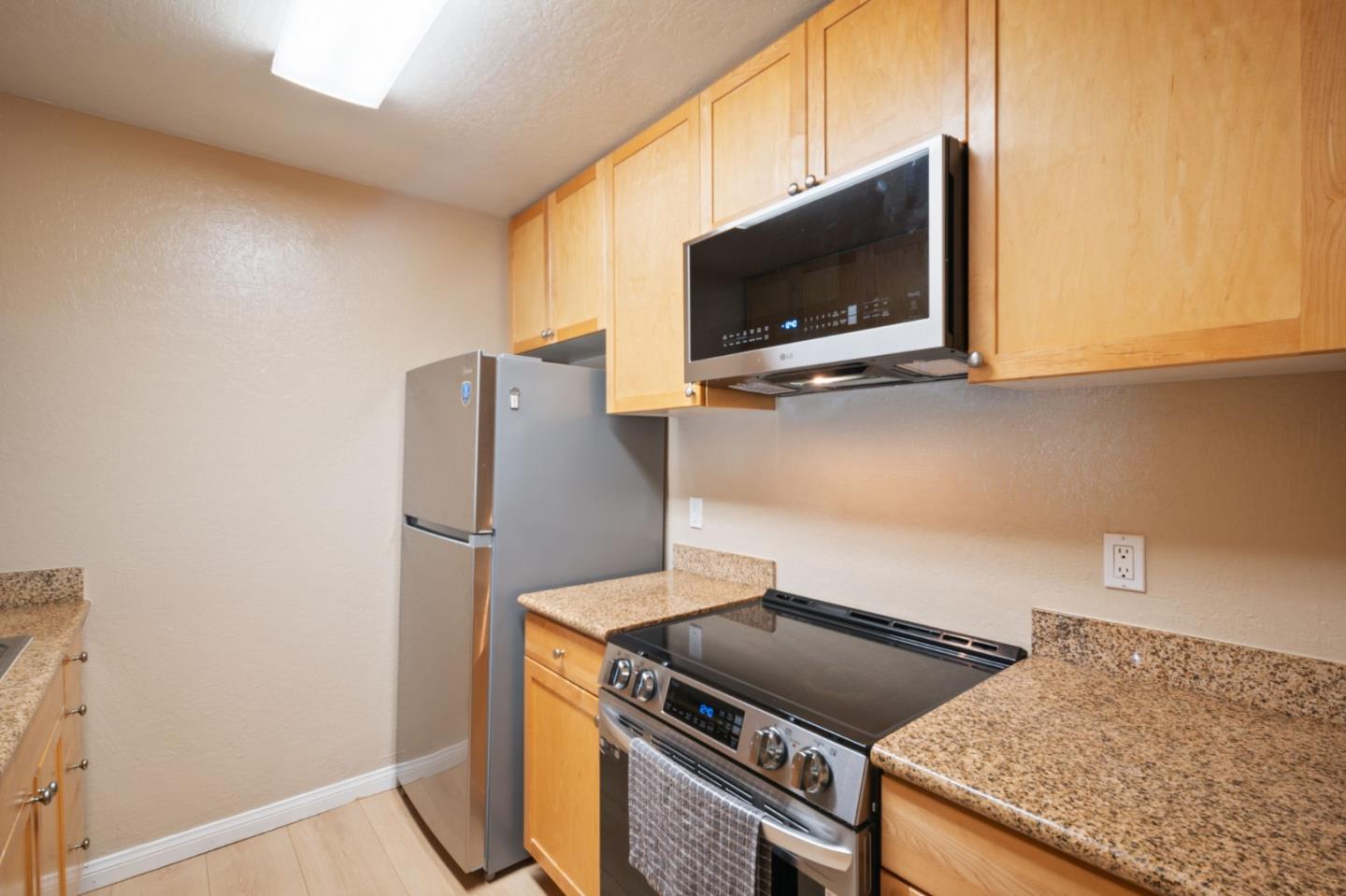 1087 Murrieta 242