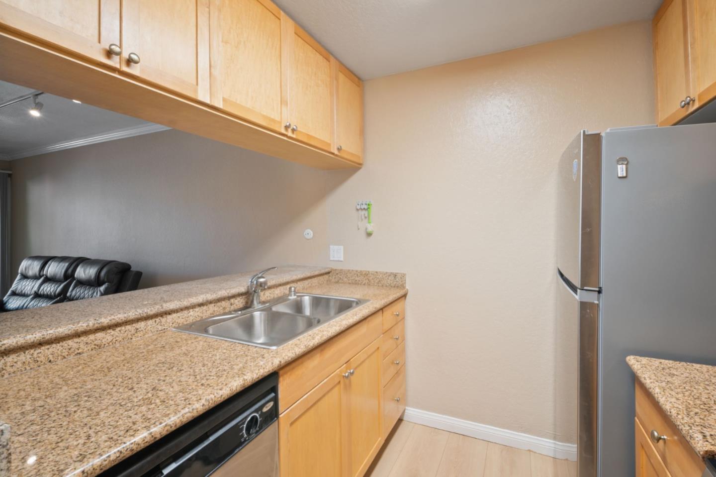 1087 Murrieta 242