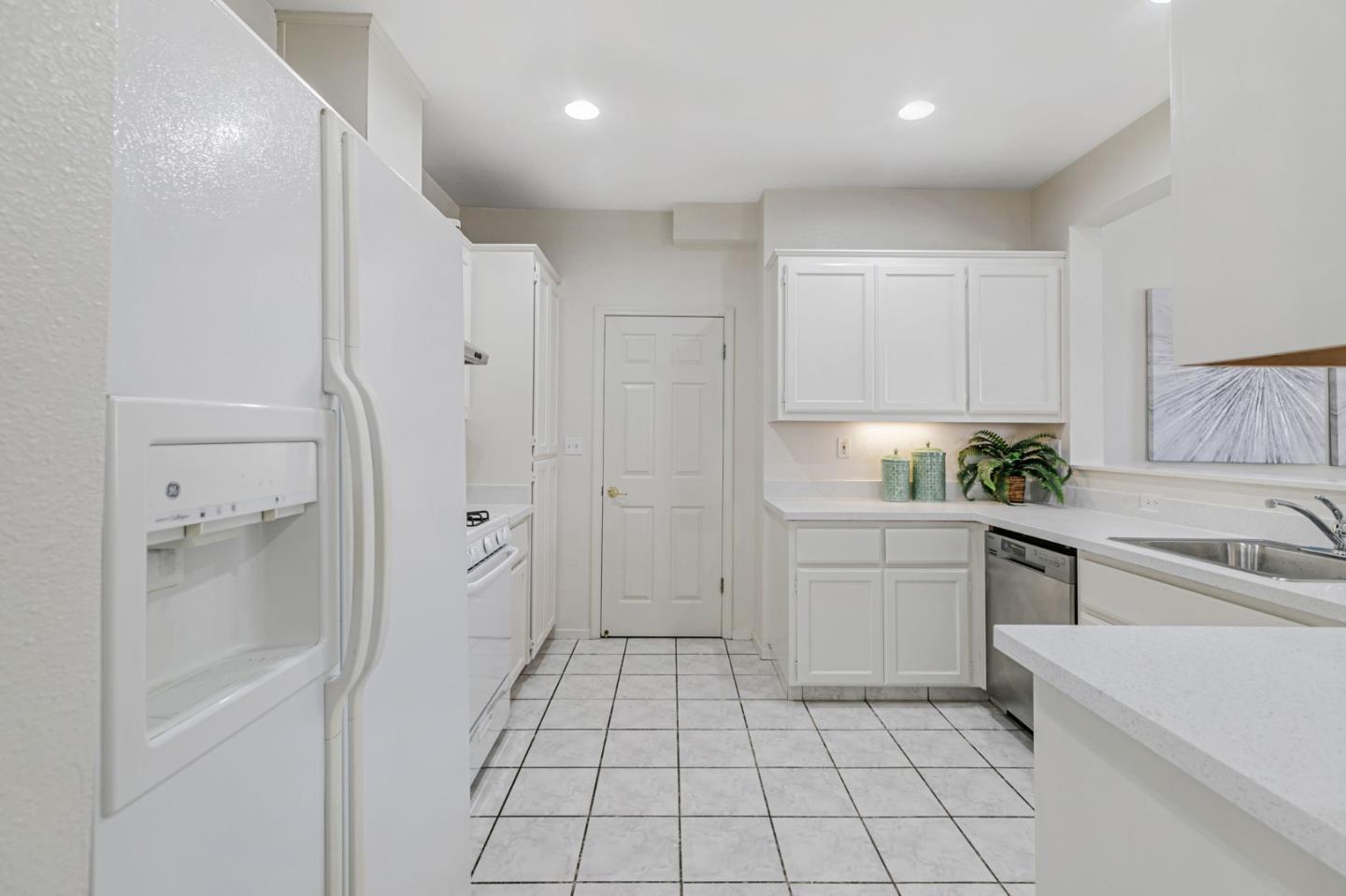 3733 Jasmine CIR