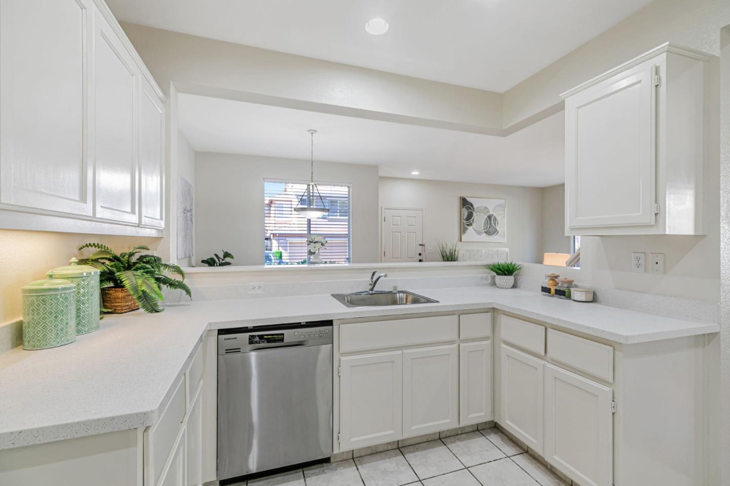 3733 Jasmine CIR