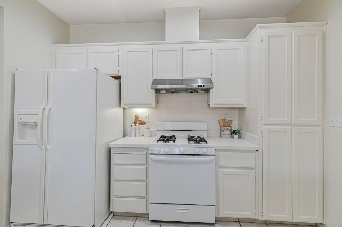 3733 Jasmine CIR