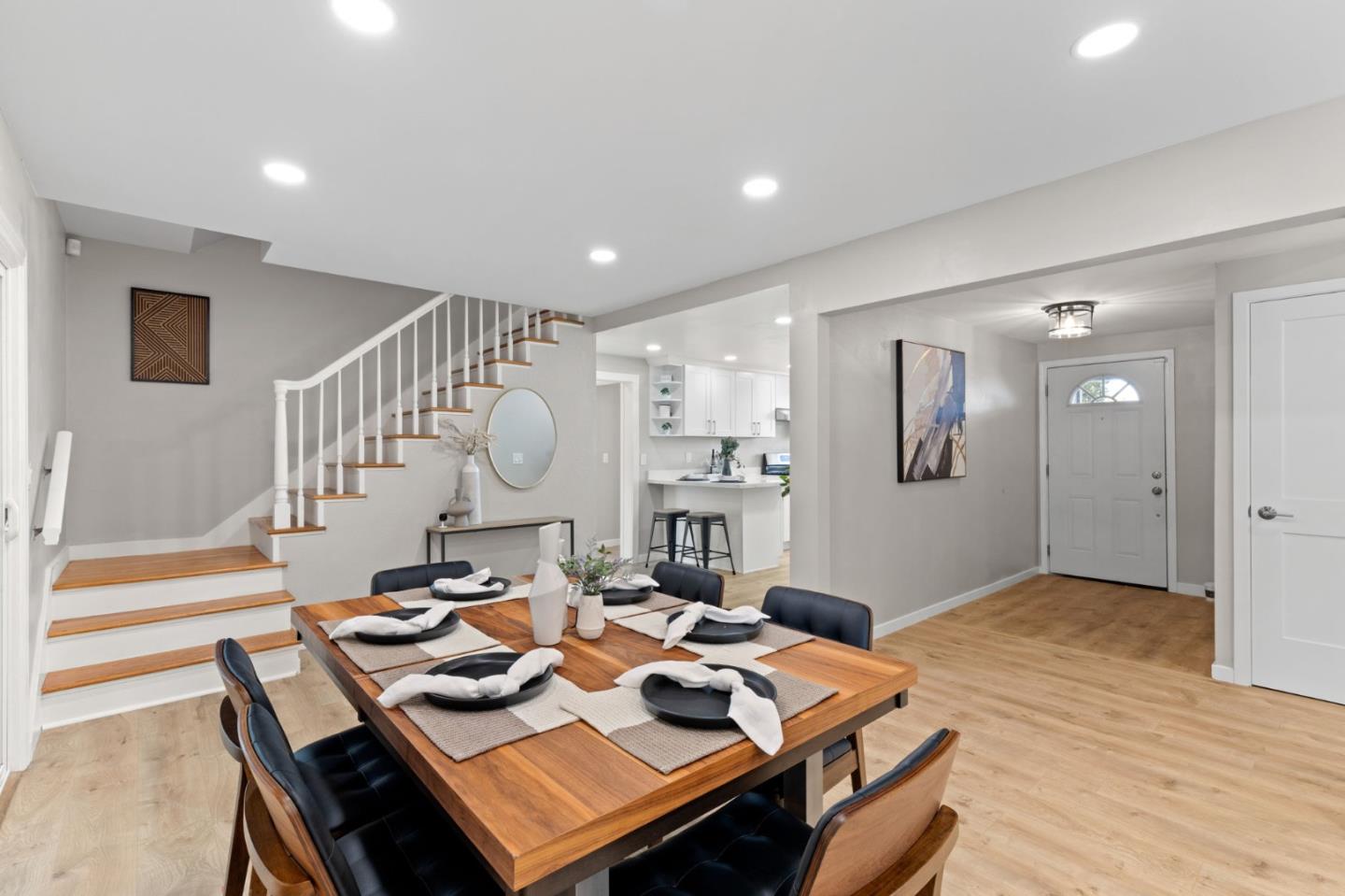 3809 De La Cruz BLVD