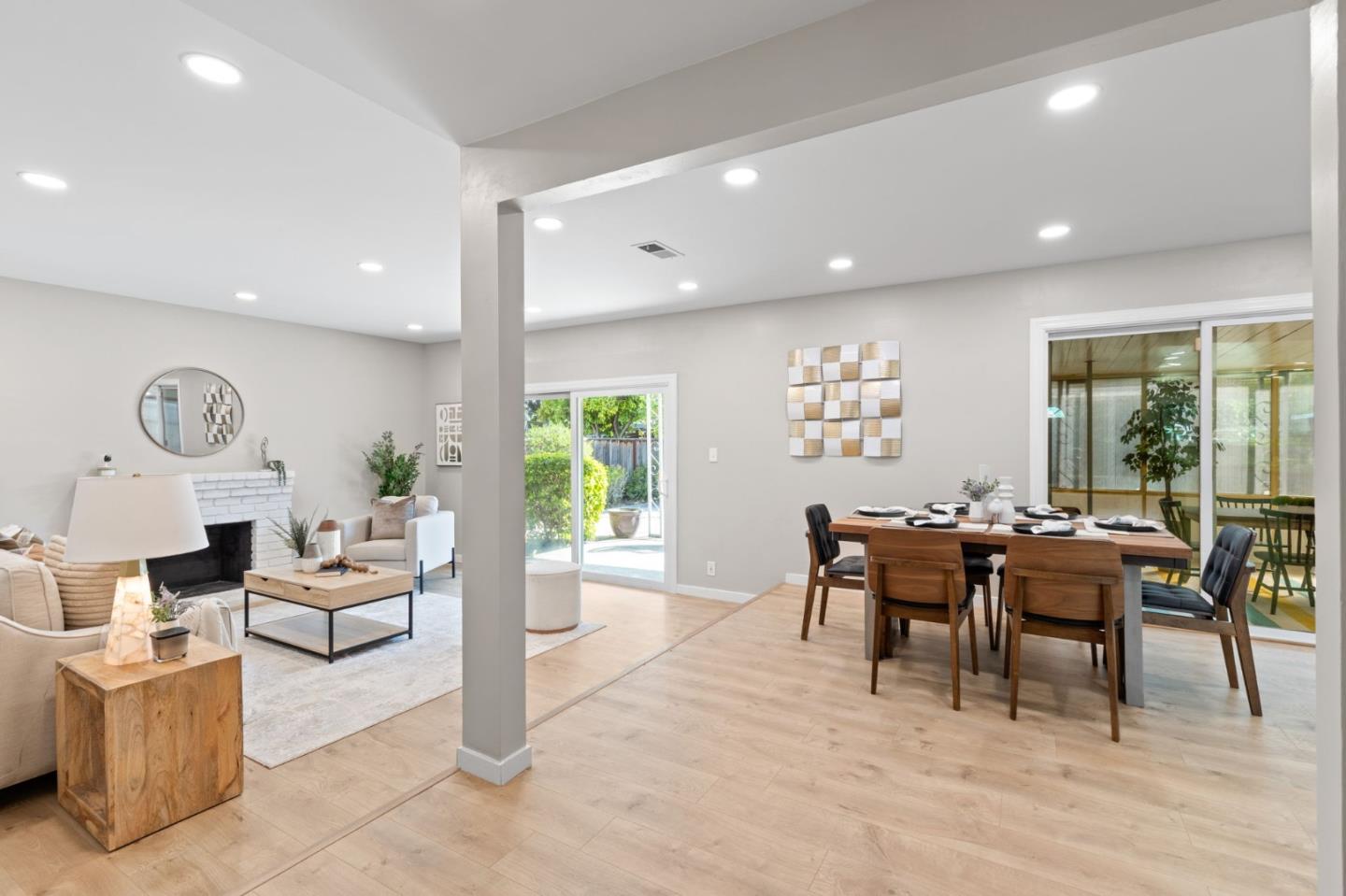 3809 De La Cruz BLVD