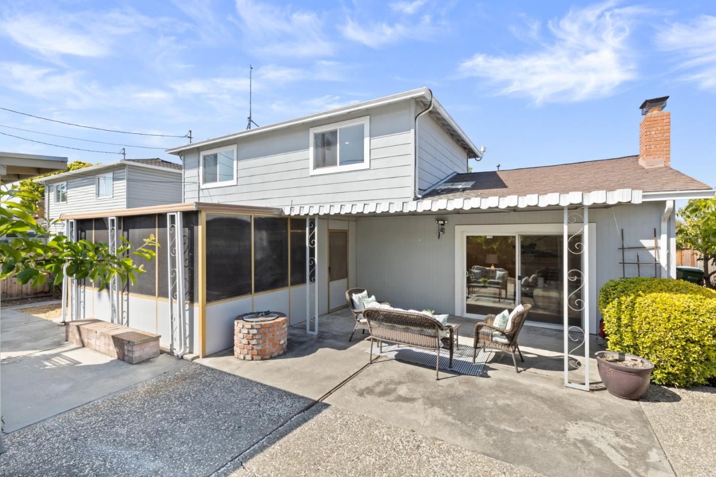 3809 De La Cruz BLVD