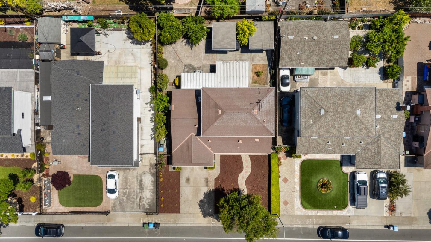 3809 De La Cruz BLVD