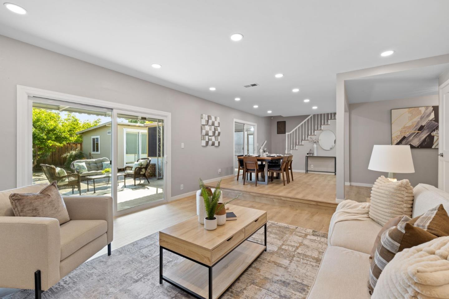 3809 De La Cruz BLVD