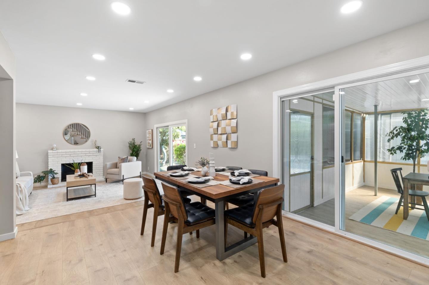 3809 De La Cruz BLVD