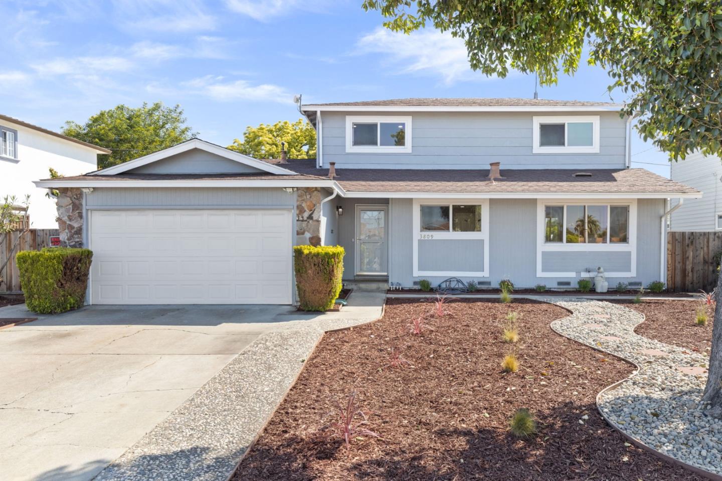 3809 De La Cruz BLVD