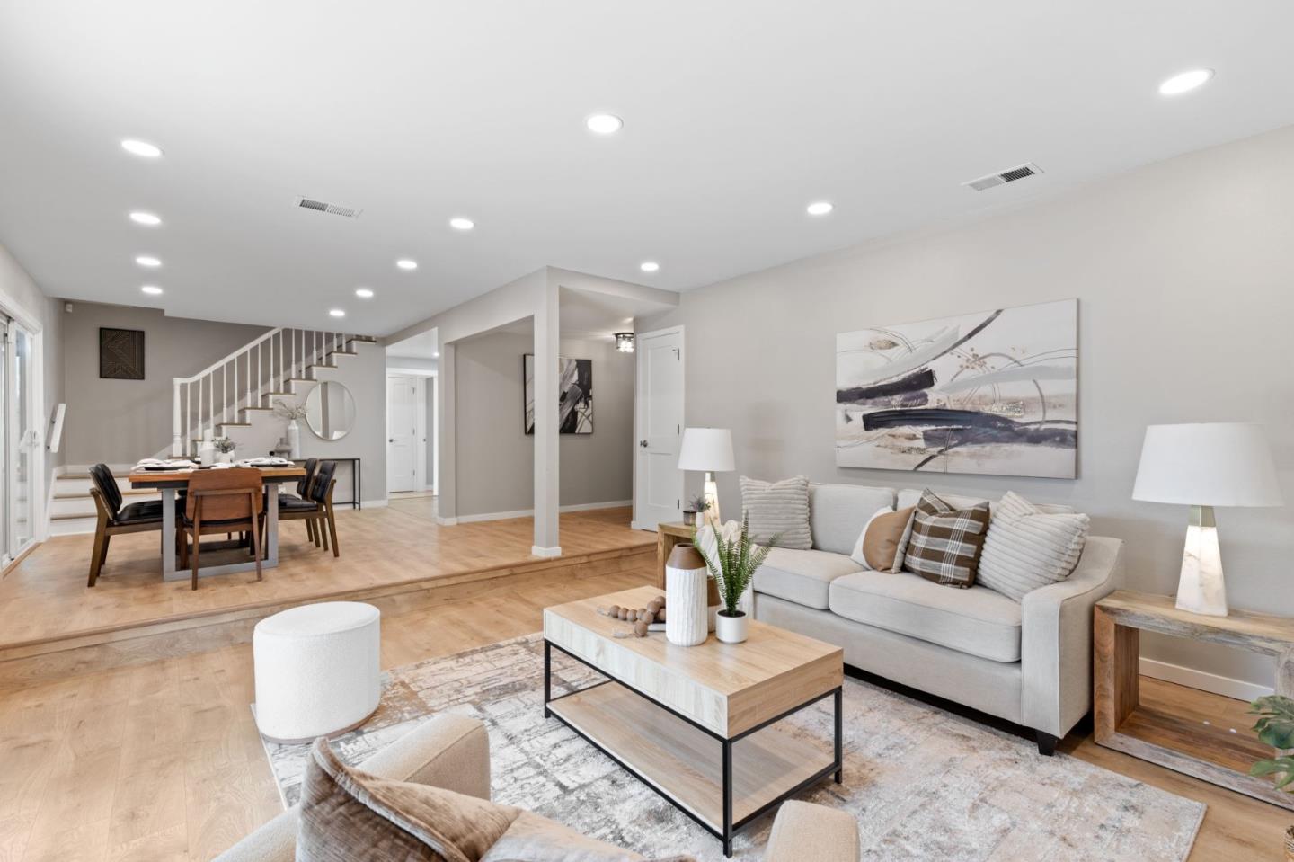 3809 De La Cruz BLVD