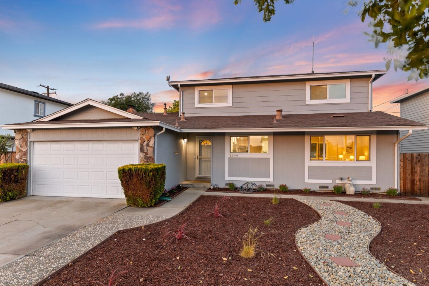 3809 De La Cruz BLVD