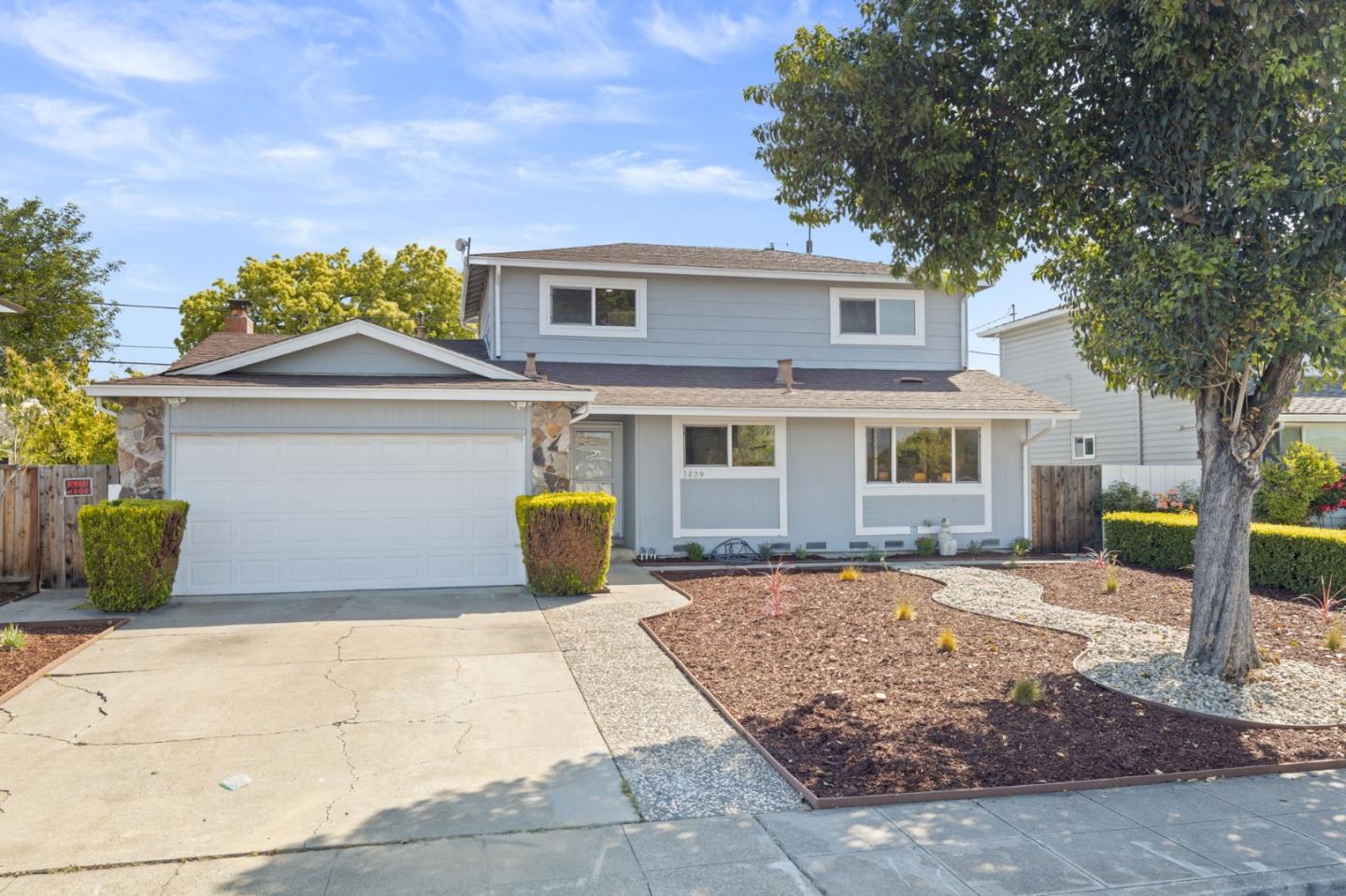 3809 De La Cruz BLVD