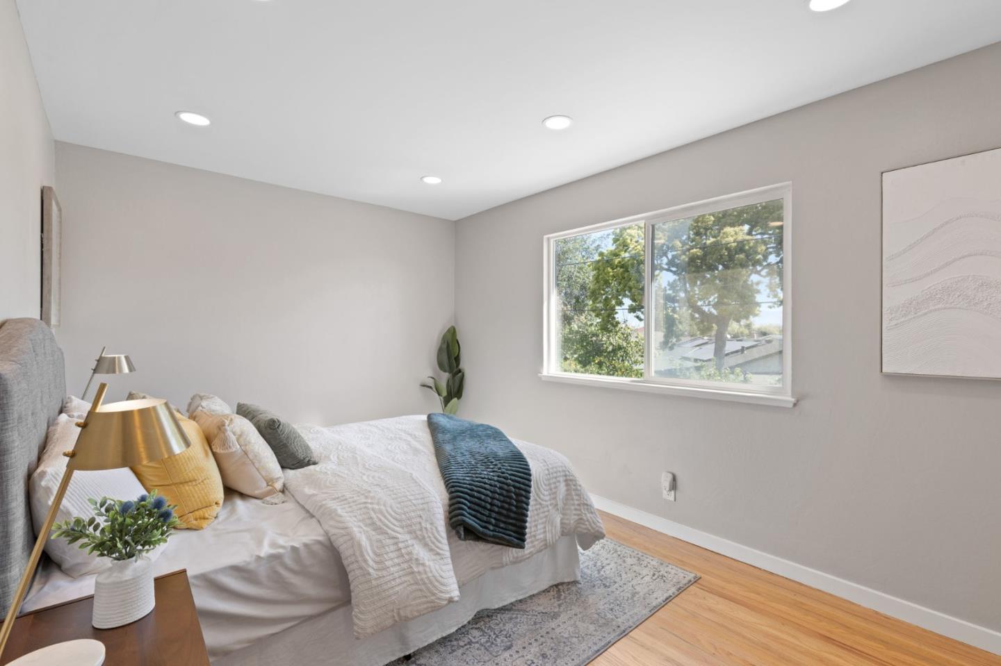 3809 De La Cruz BLVD