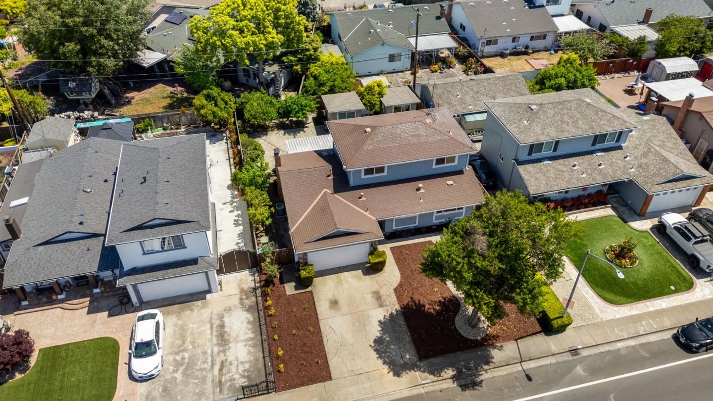 3809 De La Cruz BLVD