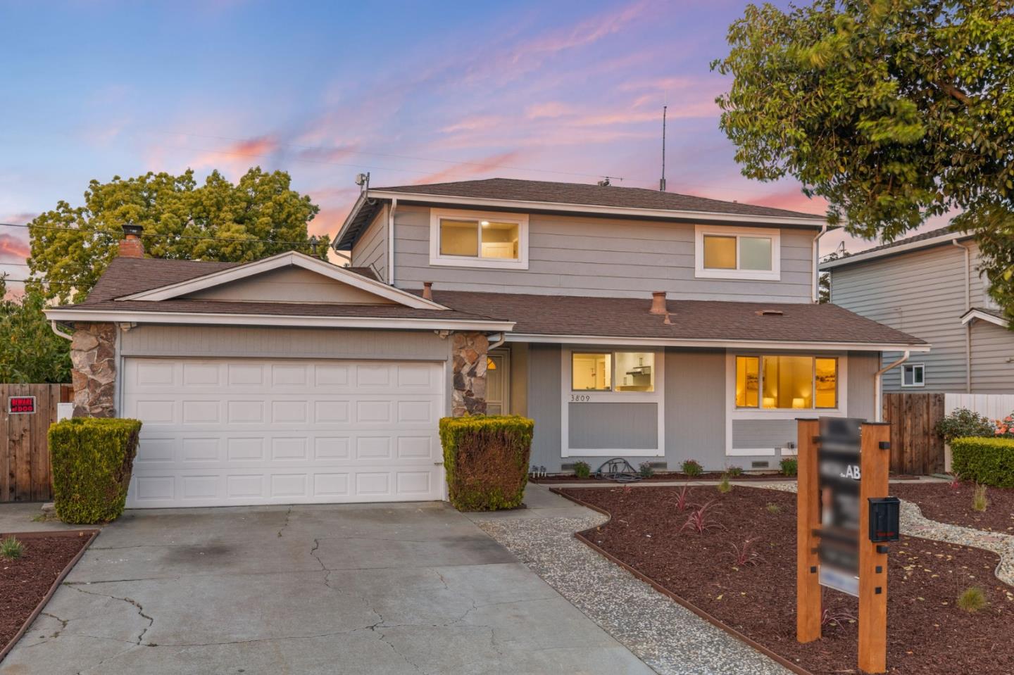 3809 De La Cruz BLVD