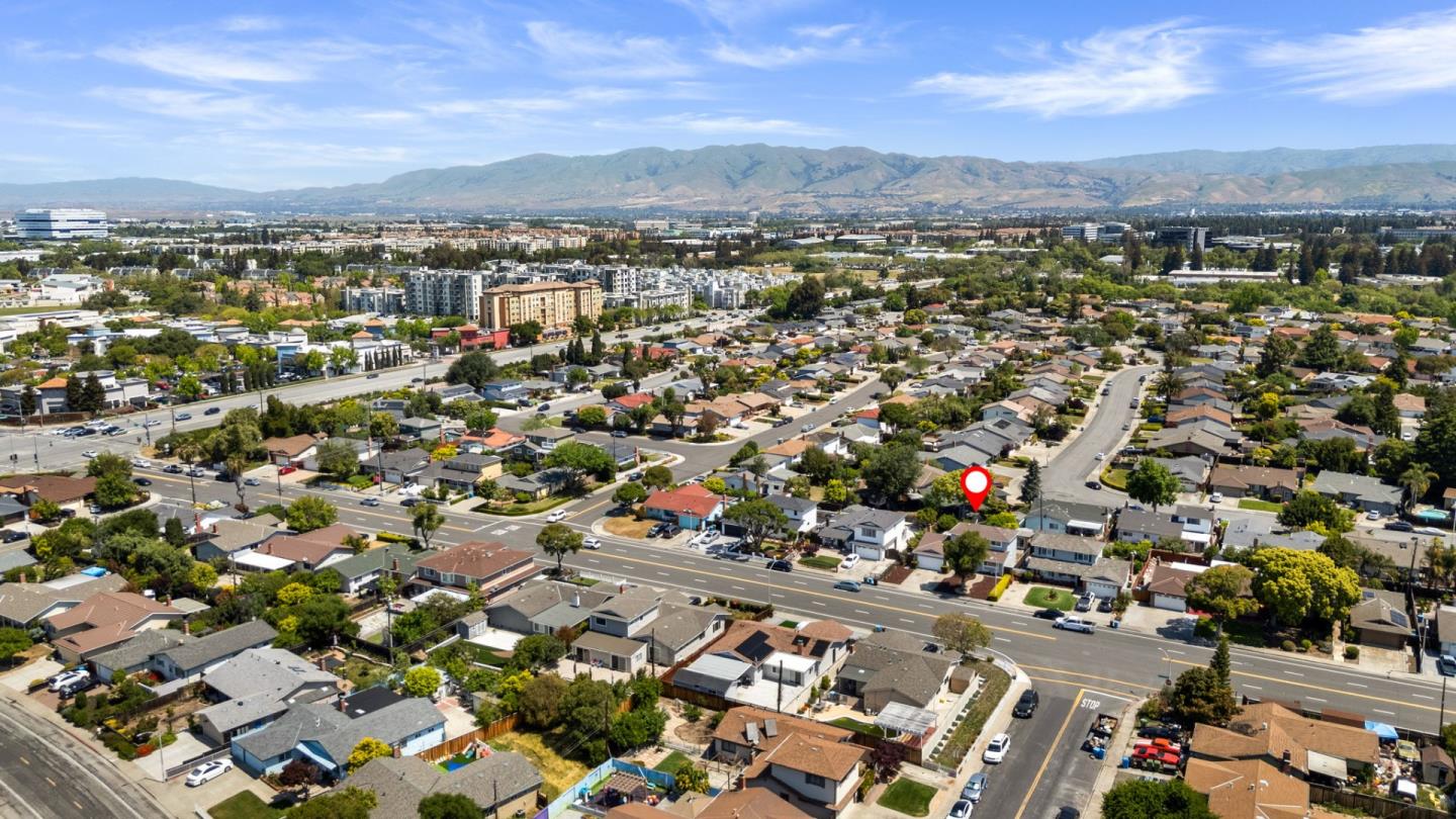 3809 De La Cruz BLVD