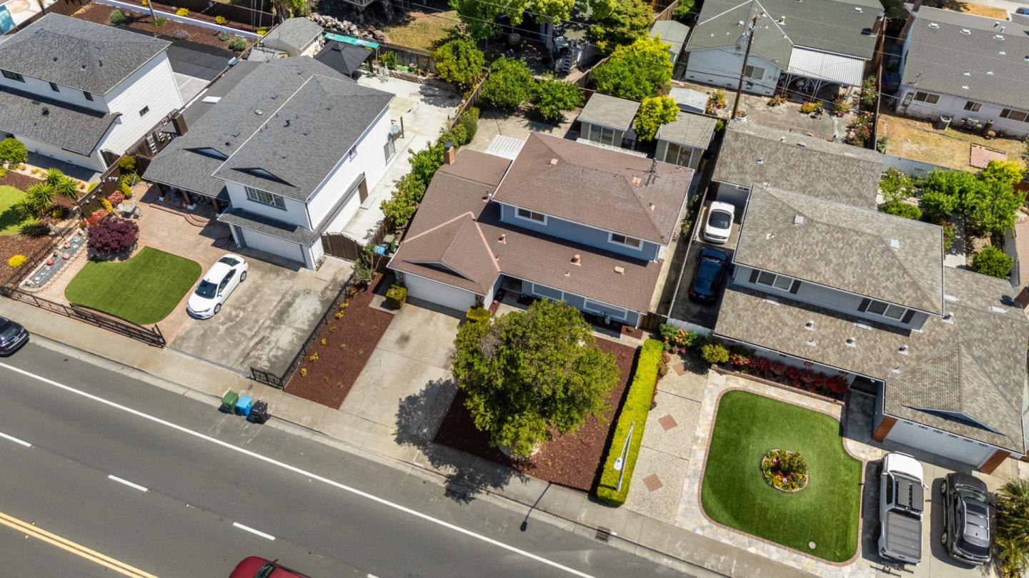 3809 De La Cruz BLVD