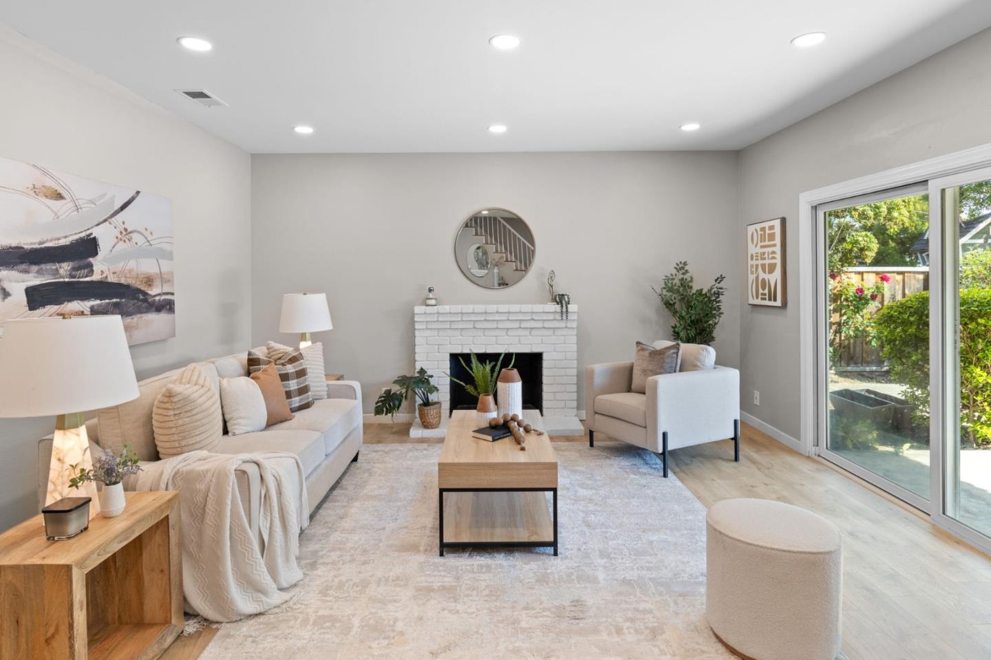 3809 De La Cruz BLVD