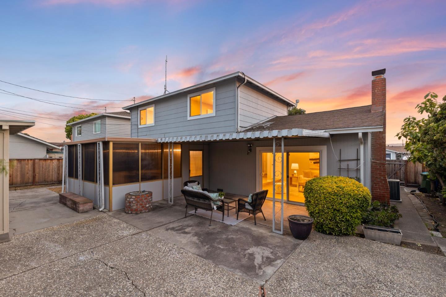 3809 De La Cruz BLVD