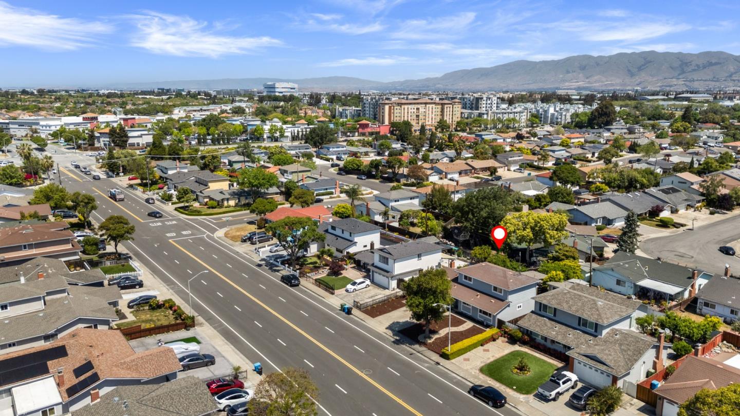 3809 De La Cruz BLVD