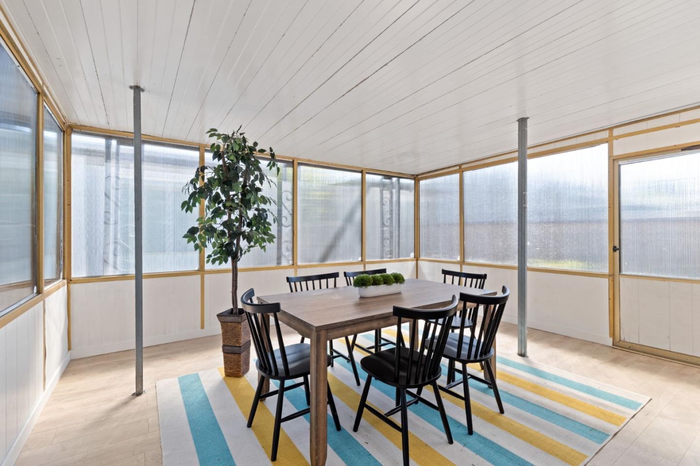 3809 De La Cruz BLVD