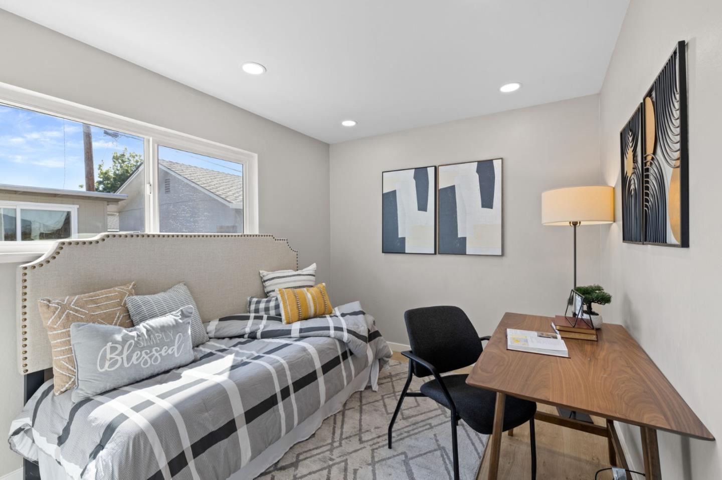 3809 De La Cruz BLVD