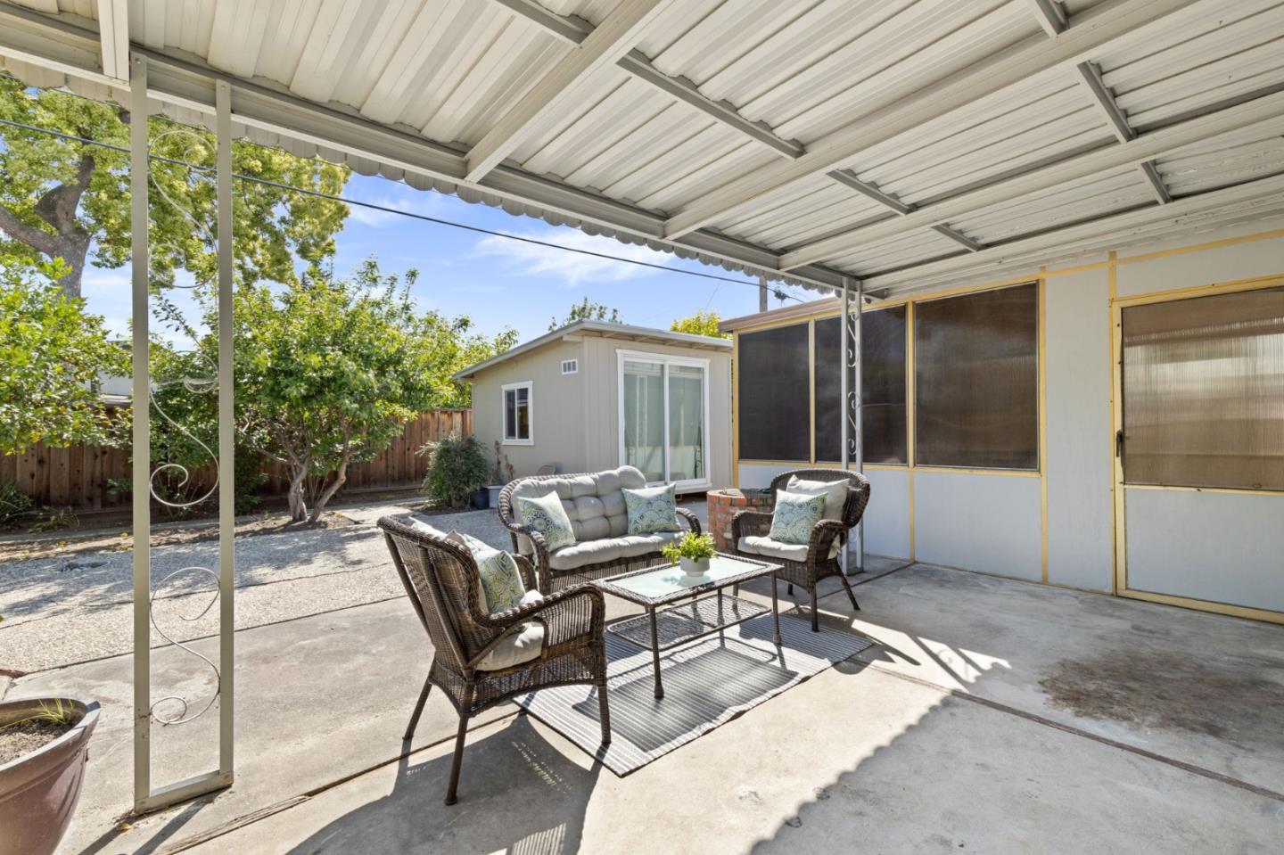 3809 De La Cruz BLVD