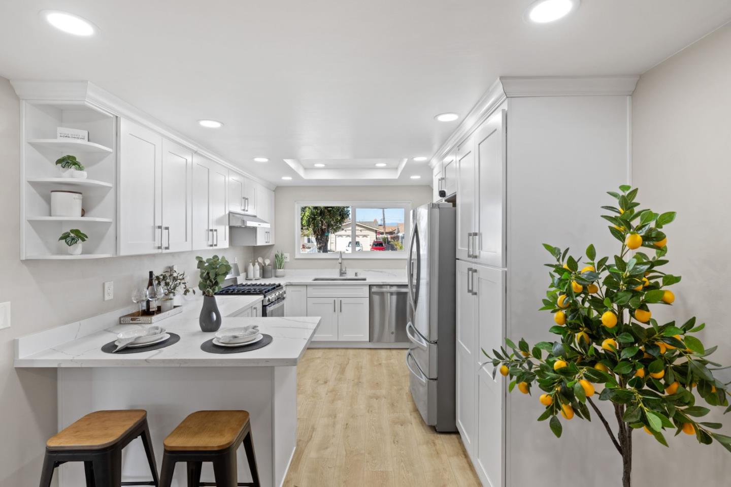 3809 De La Cruz BLVD