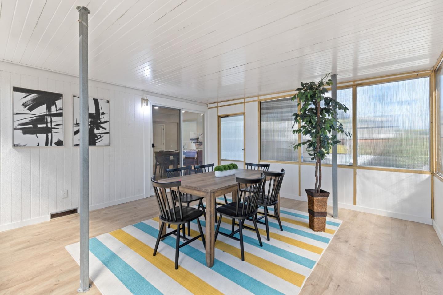 3809 De La Cruz BLVD